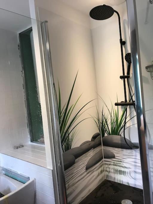 Villa Les Terrasses Dans La Nature Avec Piscine A 2 Pas De Lyon, Metro A 15Mn A Pied Pour Lyon Centre En 10Mn Ou Bus A 300M Pour Lyon Centre Oullins Luaran gambar